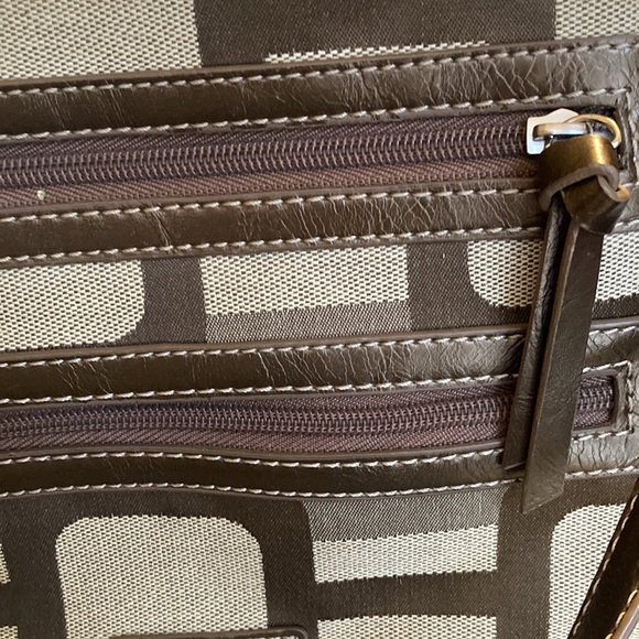 NINE WEST💫 Brown/Tan Crossbody Zipper Handbag - Picture 4 of 8